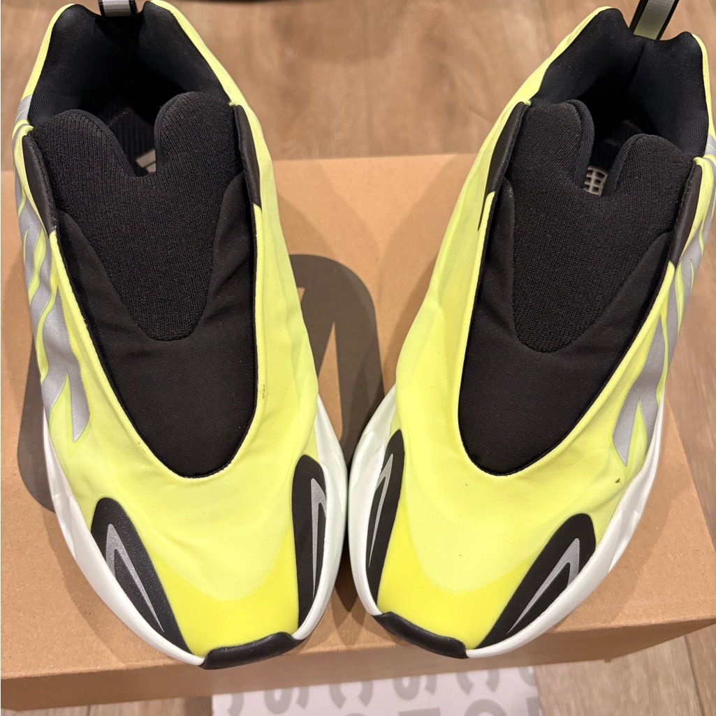 Adidas Yzy 700 Mnvn Neon Sneakers
